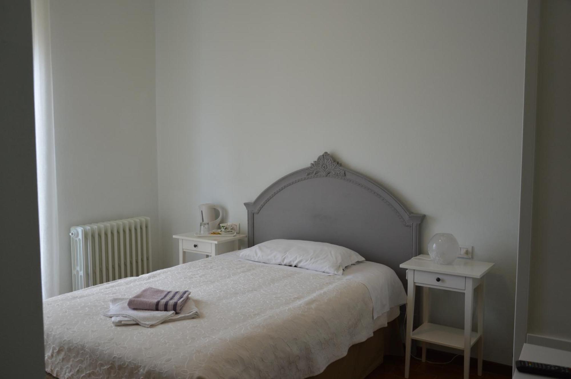 B&B Cherry En Rose Lezzeno Habitación foto